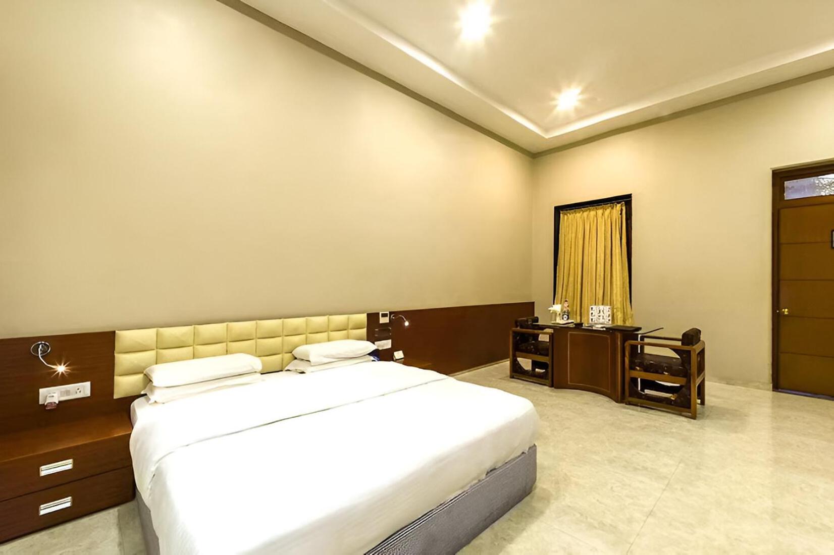 Hotel Aram Jamnagar Exterior photo