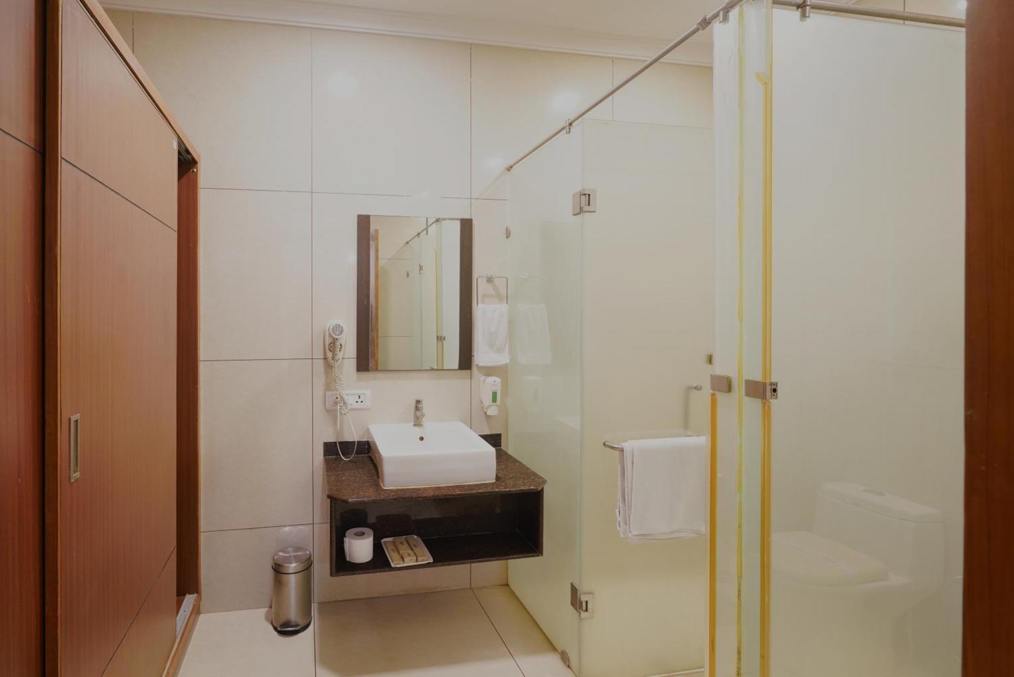 Hotel Aram Jamnagar Exterior photo