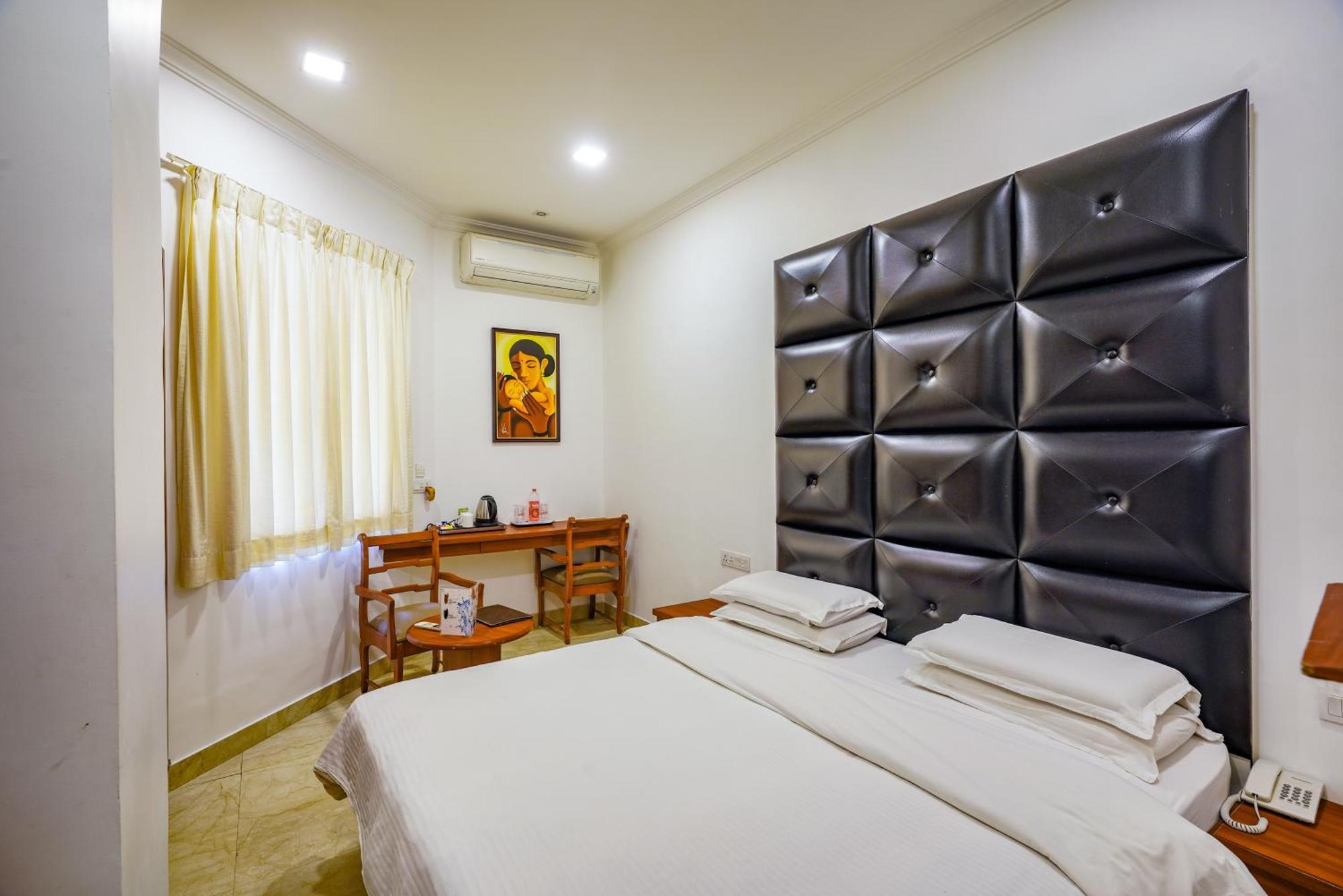 Hotel Aram Jamnagar Exterior photo