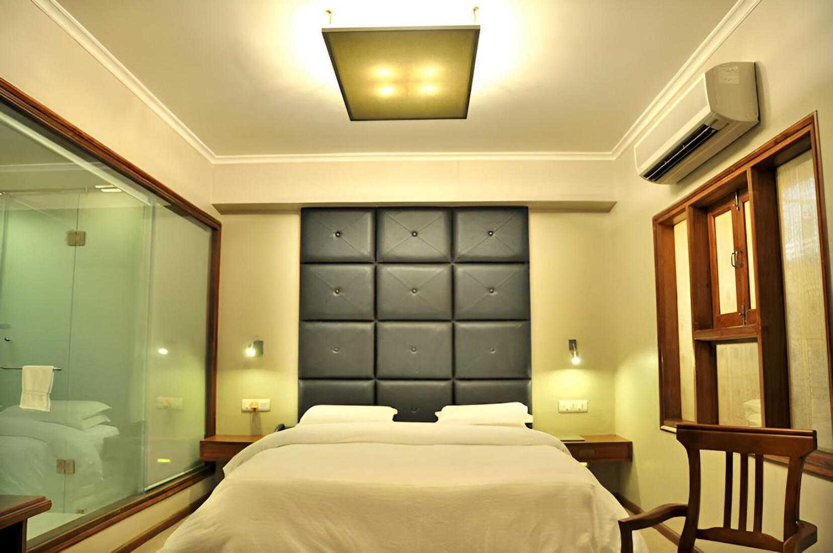Hotel Aram Jamnagar Exterior photo