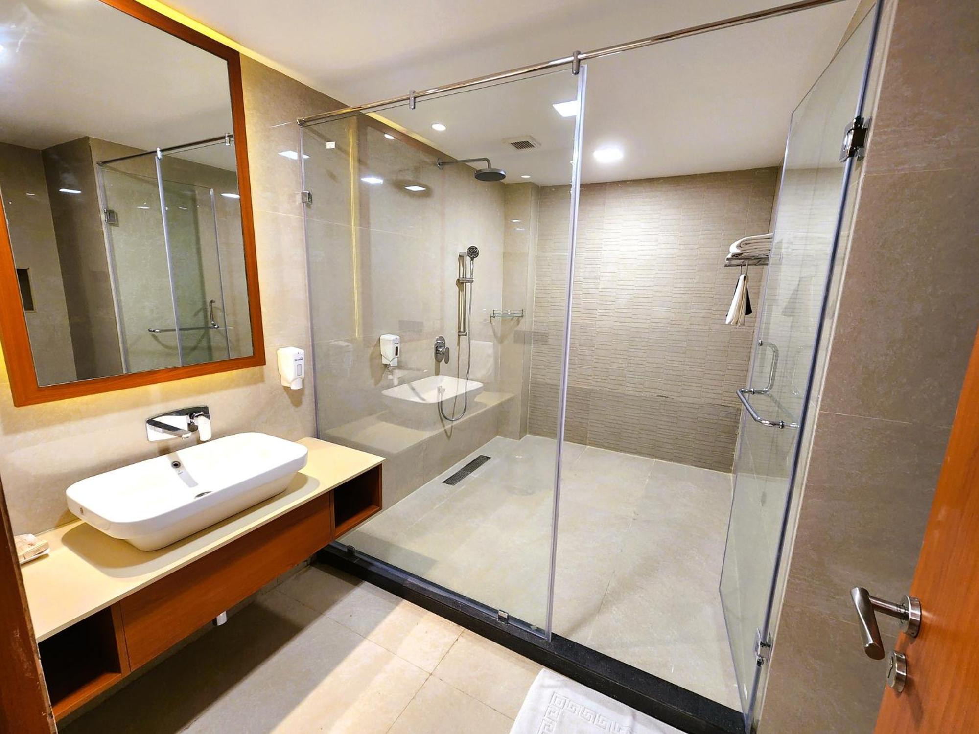 Hotel Aram Jamnagar Exterior photo