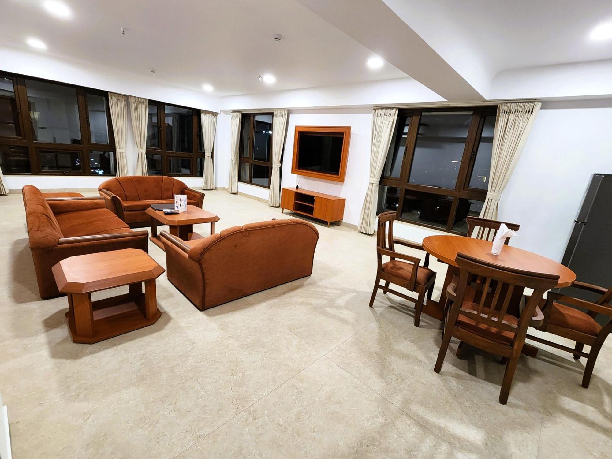 Hotel Aram Jamnagar Exterior photo